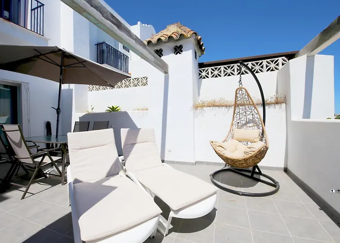 West Townhouse Cecilia 펜션 에스테포나